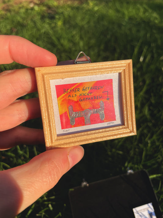 ZUMINDEST GEFAHREN | 5x4cm | Miniatur-Kunstwerk